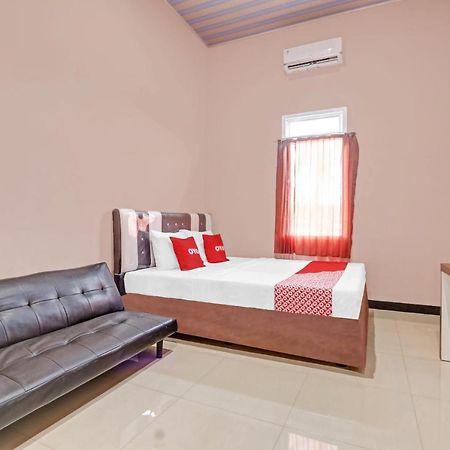 Oyo 90796 Hotel Mulya Indah Tambakmulya エクステリア 写真