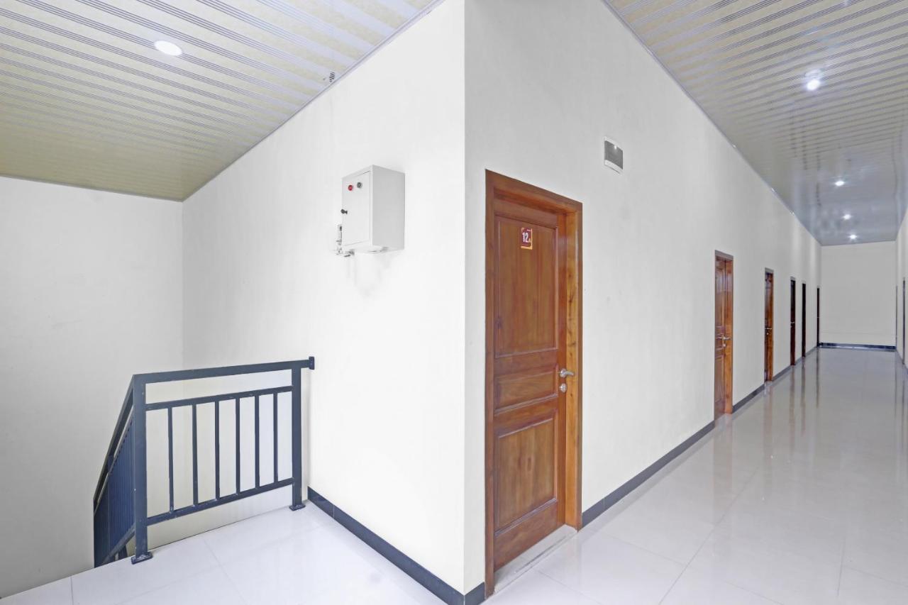 Oyo 90796 Hotel Mulya Indah Tambakmulya エクステリア 写真