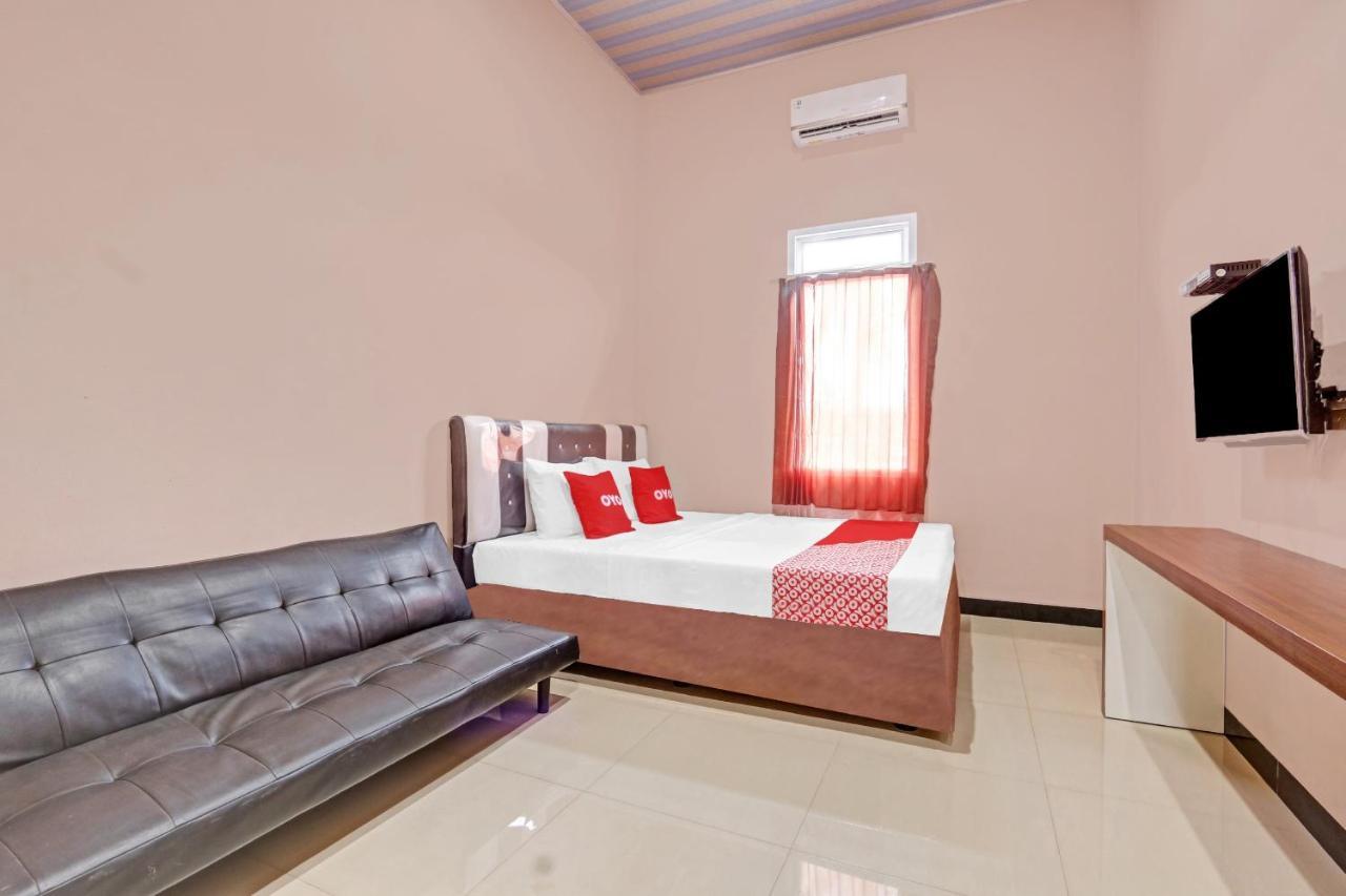 Oyo 90796 Hotel Mulya Indah Tambakmulya エクステリア 写真